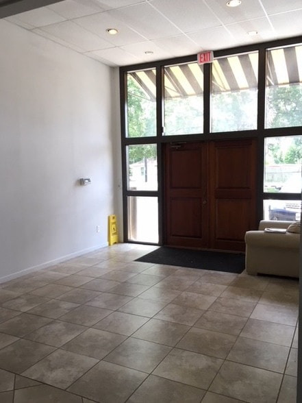 7800 Amelia Rd, Houston, TX for lease - Lobby - Image 2 of 44