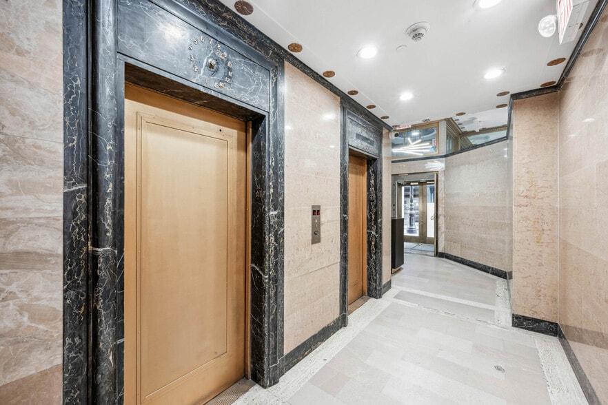 315 W 35th St, New York, NY for lease - Interior Photo - Image 2 of 10