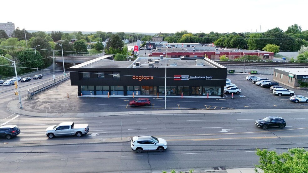 459-475 Main St E, Milton, ON à vendre - Photo du bâtiment - Image 2 de 4