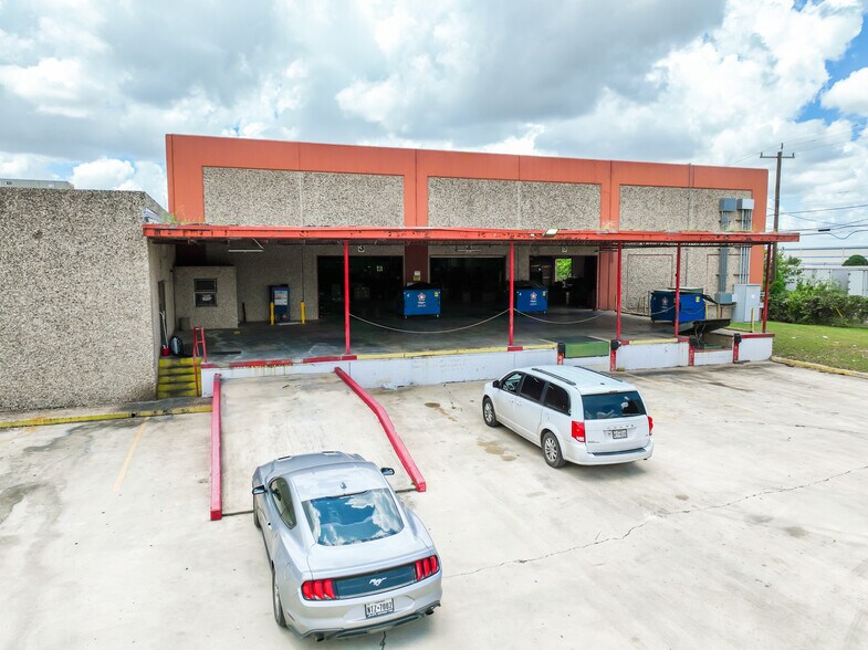 4267 Dividend Rd, San Antonio, TX à vendre - Photo du bâtiment - Image 1 de 14