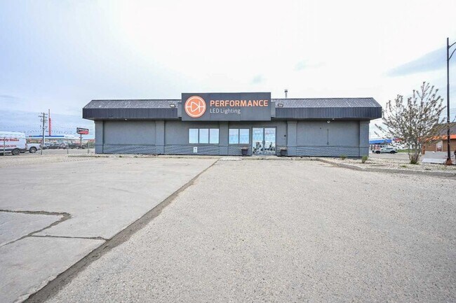 Plus de détails pour 12221 100 St, Grande Prairie, AB - Commerce de détail à vendre