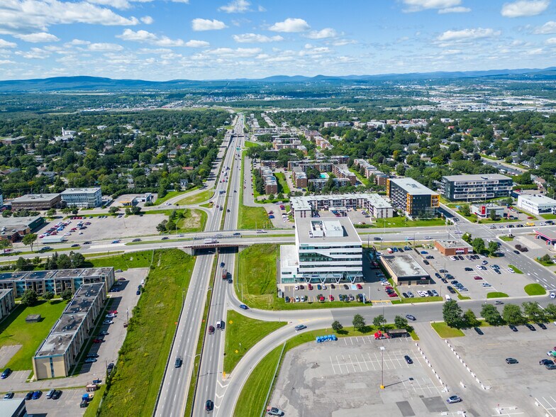 990 Av de Bourgogne, Québec, QC à louer - Photo du bâtiment - Image 3 de 16