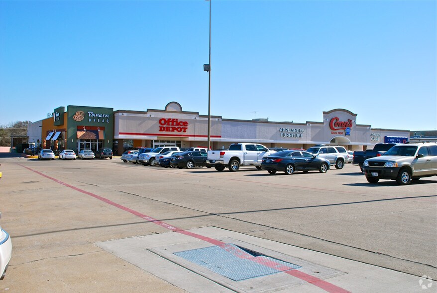 4613 S Hulen St, Fort Worth, TX à louer - Photo du bâtiment - Image 2 de 8