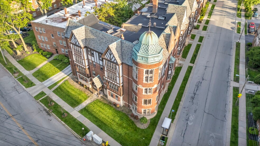 12065 Edgewater Dr, Lakewood, OH for sale - Building Photo - Image 2 of 34