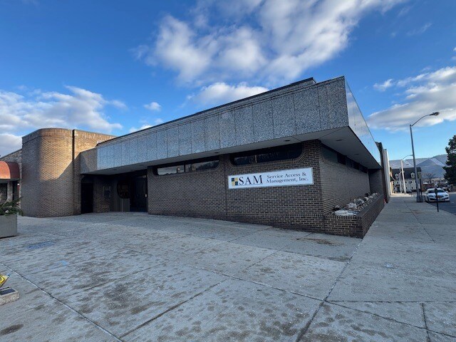 100 E Market St, Lewistown, PA à louer Photo principale- Image 1 de 12