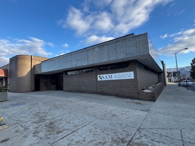 100 E Market St, Lewistown, PA for lease Primary Photo- Image 1 of 12