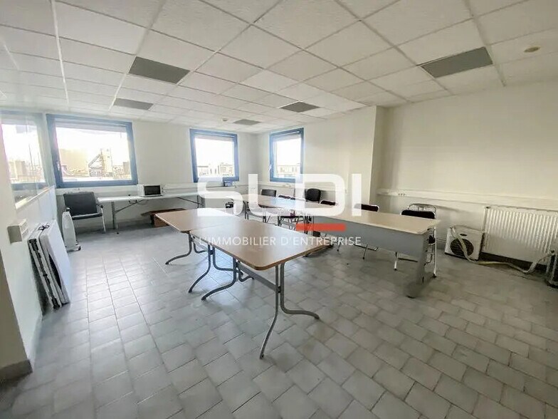 Rue Jacquard, Chassieu for lease - Interior Photo - Image 3 of 7