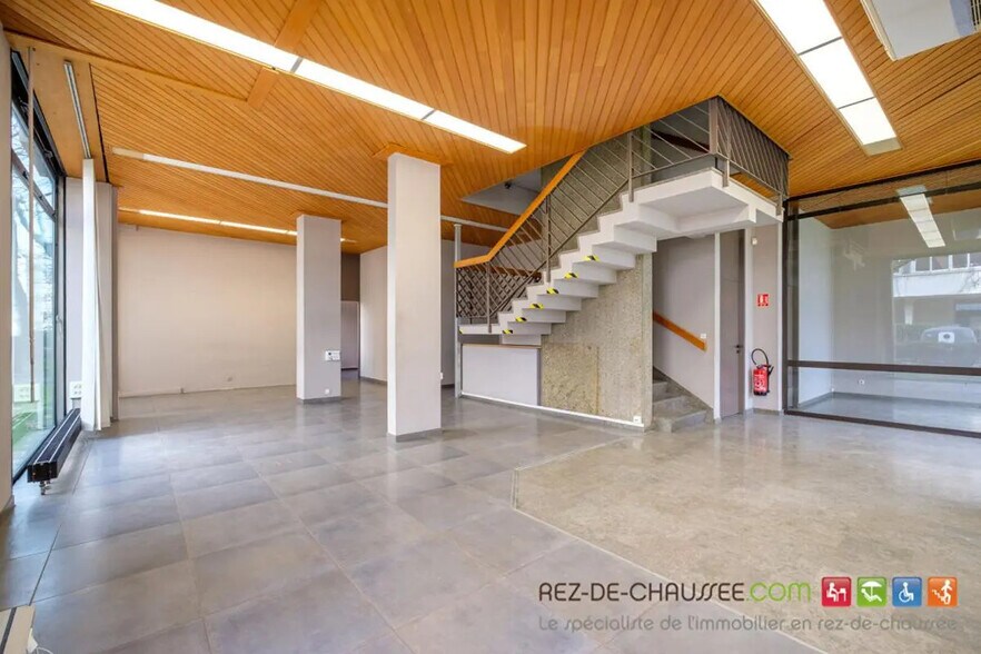 Office in Villeurbanne for sale - Interior Photo - Image 2 of 5