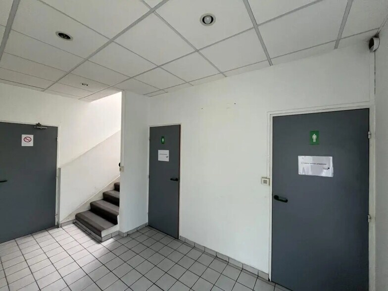 Industrial in Trappes for lease - Lobby - Image 2 of 9