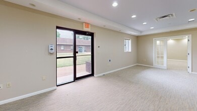 505 Willard Ave, Newington, CT for lease Interior Photo- Image 2 of 6