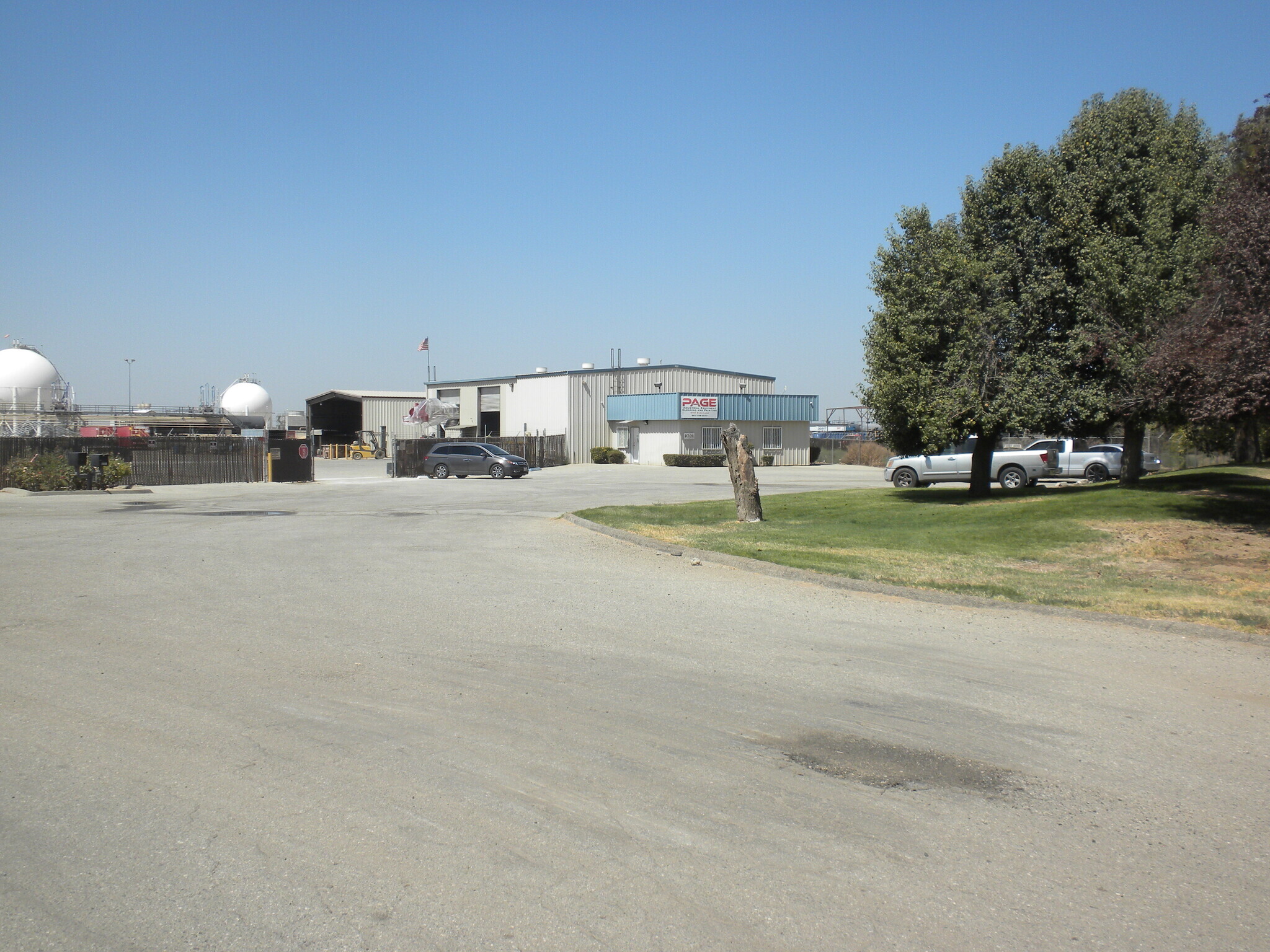 9701 Enos Ln, Bakersfield, CA à vendre Photo du b timent- Image 1 de 1