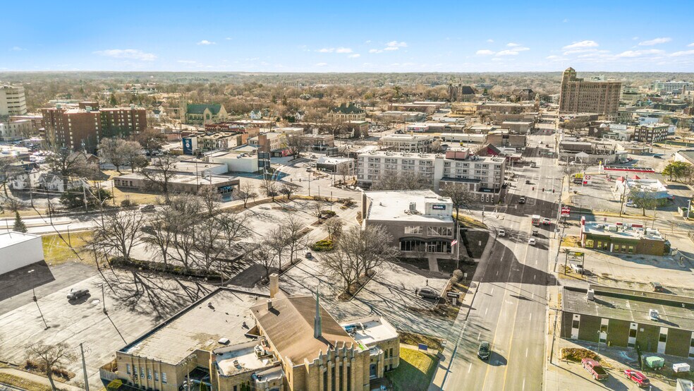 1107 E State St, Rockford, IL à vendre - Photo du bâtiment - Image 3 de 6