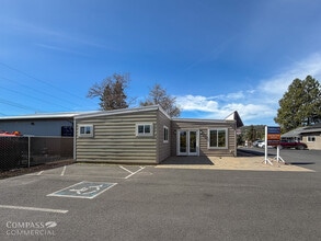 2524 NE Division St, Bend, OR for lease Interior Photo- Image 1 of 7