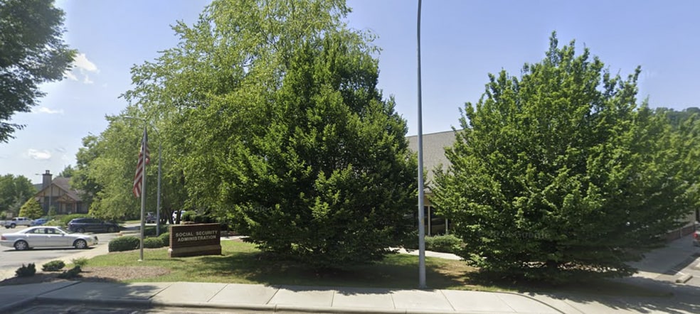 800 Centre Park Dr, Asheville, NC for sale - Building Photo - Image 2 of 11