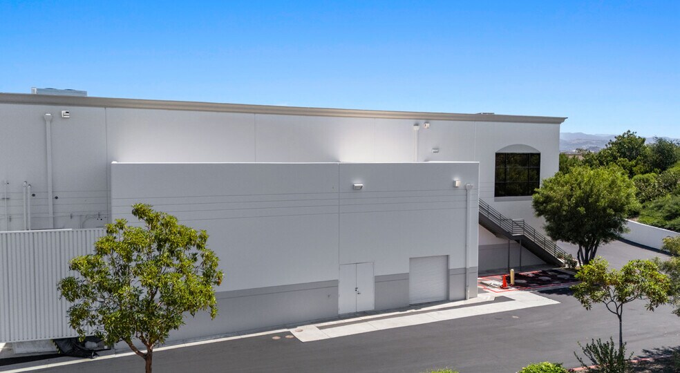1330 Calle Avanzado, San Clemente, CA for lease - Building Photo - Image 2 of 14