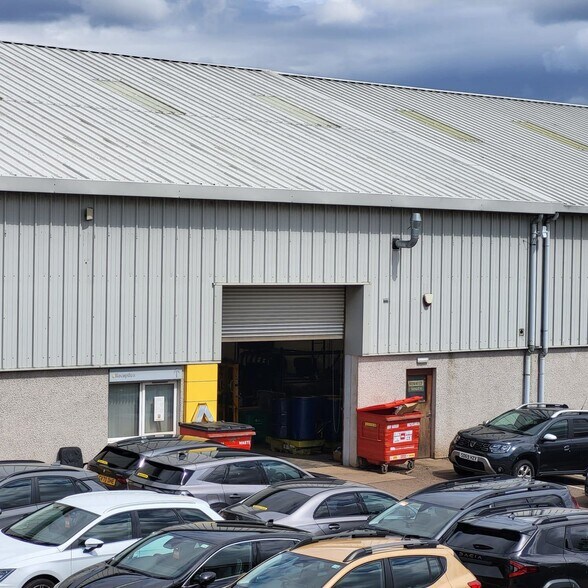 11-17 Linkwood Pl, Elgin à louer - Photo du bâtiment - Image 3 de 7