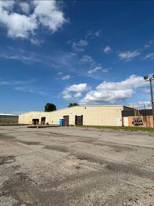 6050 Don Murie St, Niagara Falls, ON for lease Primary Photo- Image 1 of 44