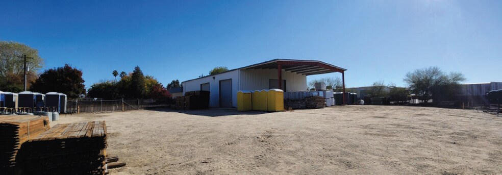 9323 Enos Ln, Bakersfield, CA à louer - Photo du bâtiment - Image 2 de 6