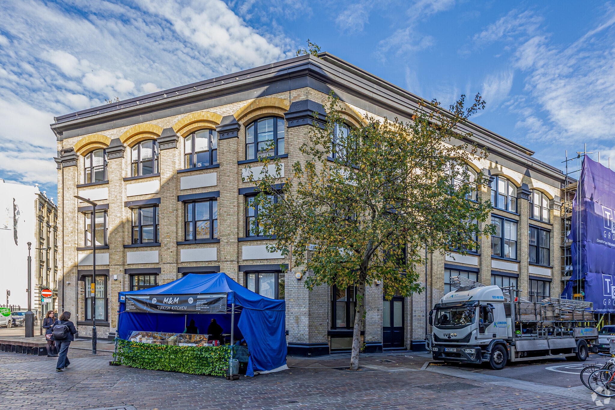 Leonard Circ, London for lease Primary Photo- Image 1 of 100