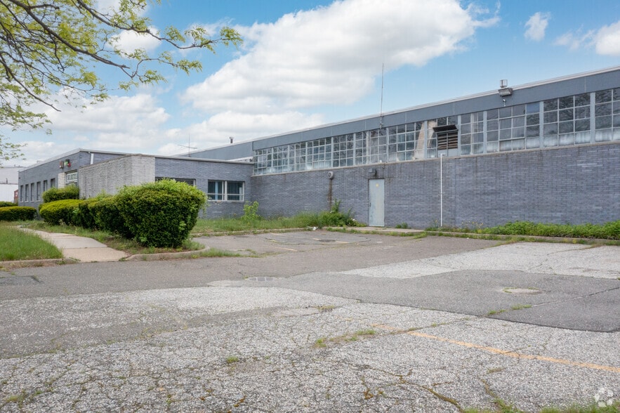 170 Allen Blvd, Farmingdale, NY à louer - Photo du bâtiment - Image 2 de 9
