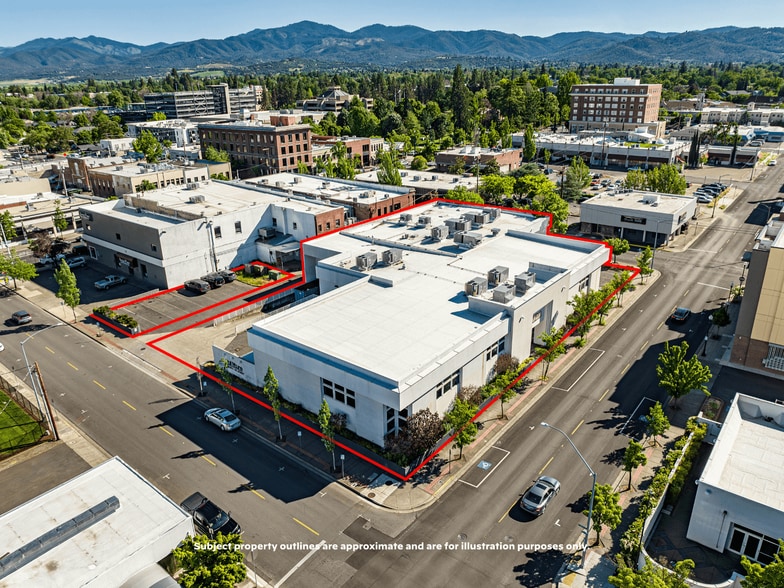 33 N Fir St, Medford, OR for sale - Primary Photo - Image 1 of 41