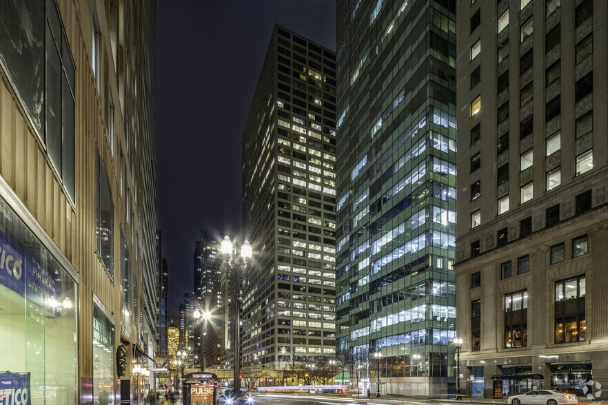 180 N LaSalle St, Chicago, IL à louer - Photo du bâtiment - Image 1 de 10