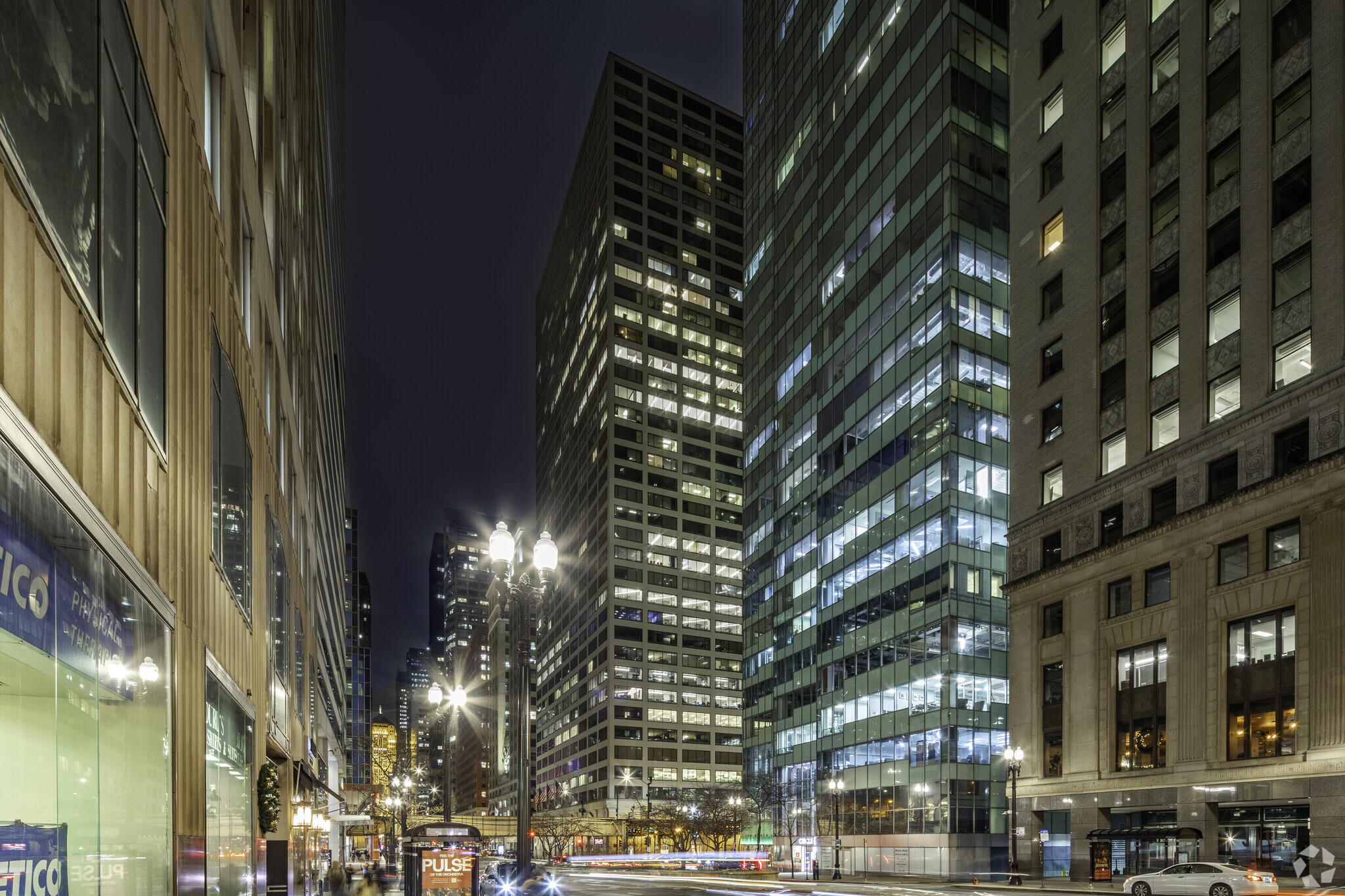 180 N LaSalle St, Chicago, IL à louer Photo du bâtiment- Image 1 de 11