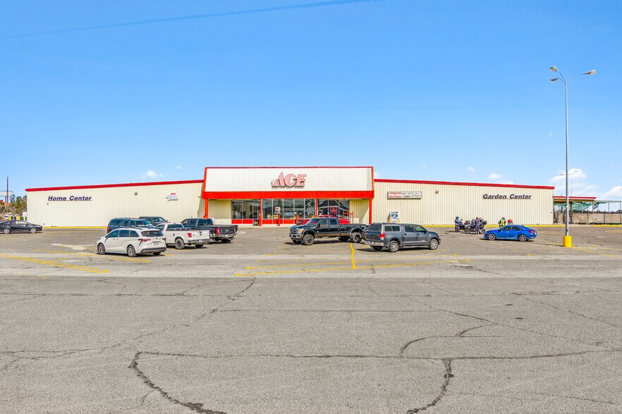 2100 W Dickinson Blvd, Fort Stockton, TX à vendre - Photo du bâtiment - Image 2 de 24