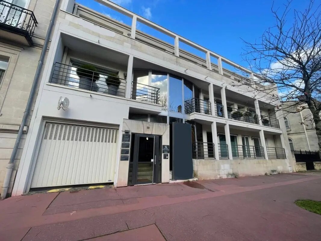 Office in Bordeaux for lease Building Photo- Image 1 of 10