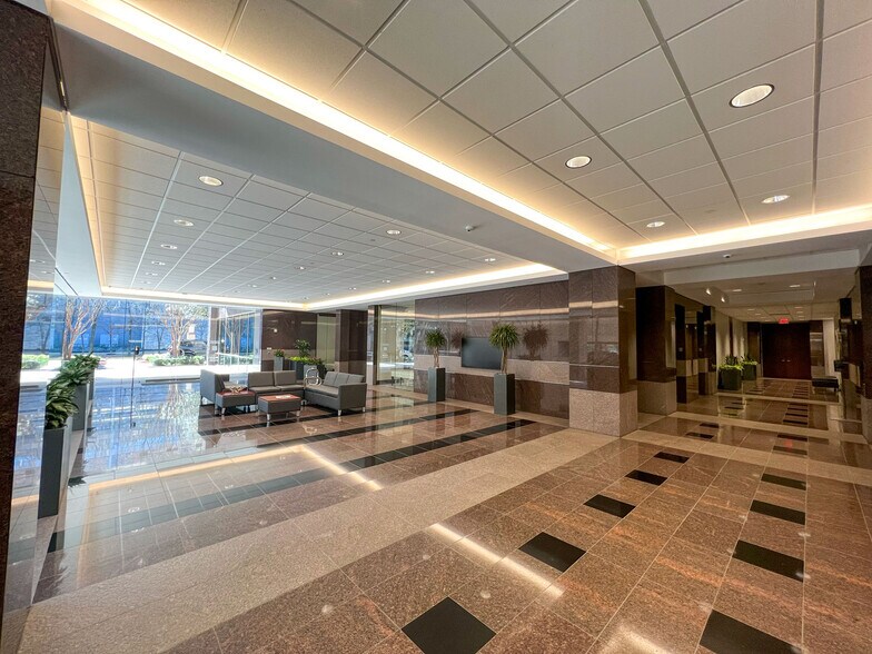 1330 Lake Robbins Dr, The Woodlands, TX à louer - Photo intérieure - Image 3 de 7