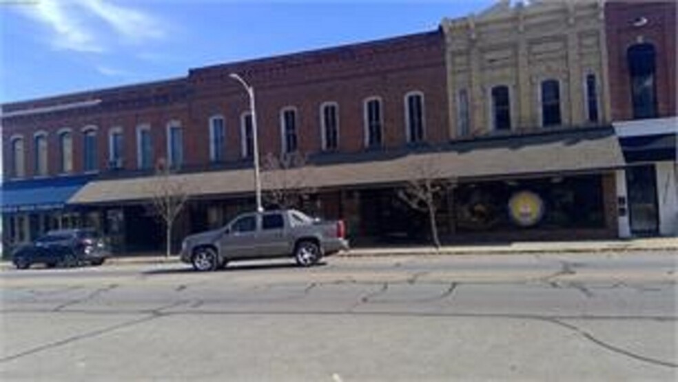 118-122 N. Detroit St., Lagrange, IN for lease - Building Photo - Image 2 of 3