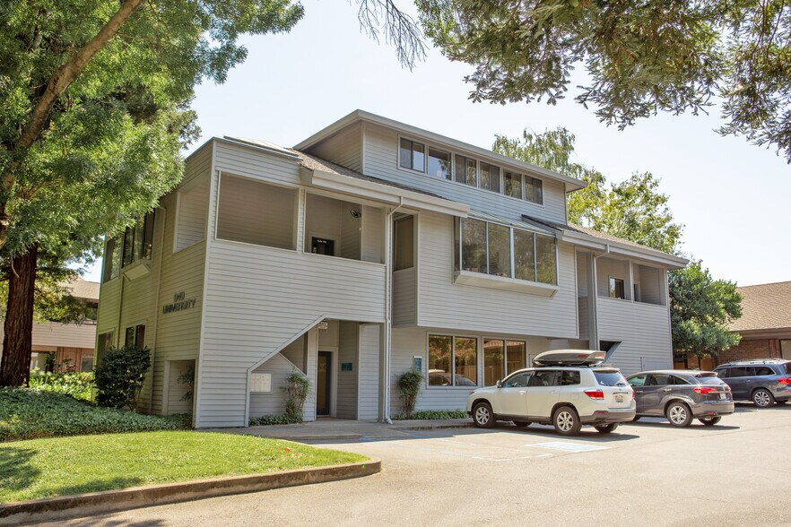 945 University Ave, Sacramento, CA à louer - Photo du bâtiment - Image 2 de 12