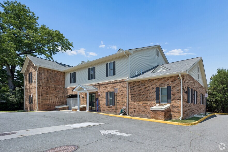 3538 Moncure Ave, Falls Church, VA à vendre - Photo du bâtiment - Image 1 de 30