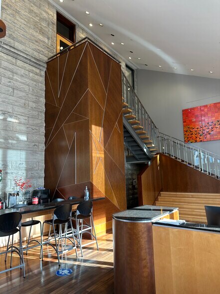 111 10th Ave S, Nashville, TN à louer - Photo du bâtiment - Image 2 de 5