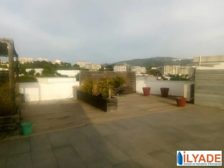 Flex in Marseille for lease - Building Photo - Image 2 of 3