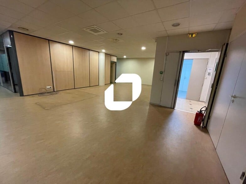 Office in Sèvres for lease - Interior Photo - Image 3 of 14