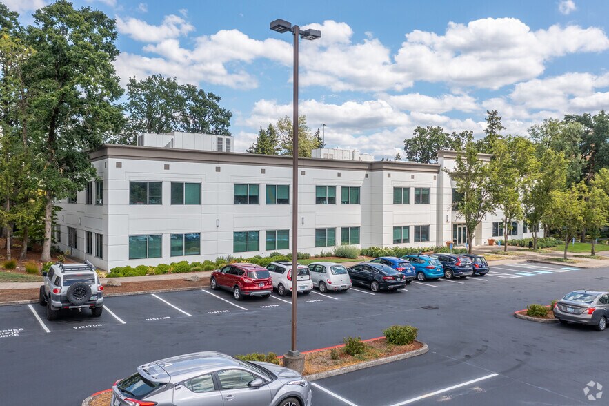 13190 SW 68th Pky, Tigard, OR à louer - Photo du bâtiment - Image 2 de 7