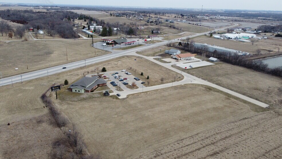 3 Commercial Dr, Riverside, IA à vendre - Photo du bâtiment - Image 3 de 5