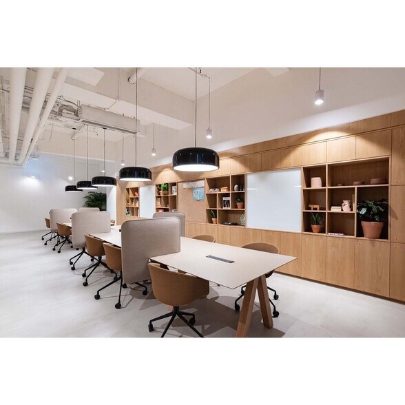 132 Boulevard Michelet, Marseille for lease - Interior Photo - Image 1 of 37