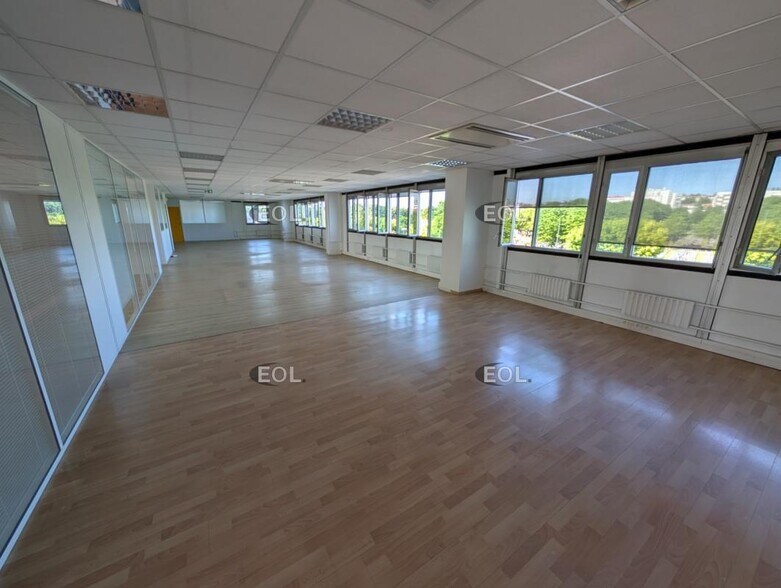 Office in Vitry-sur-Seine for lease - Building Photo - Image 1 of 17