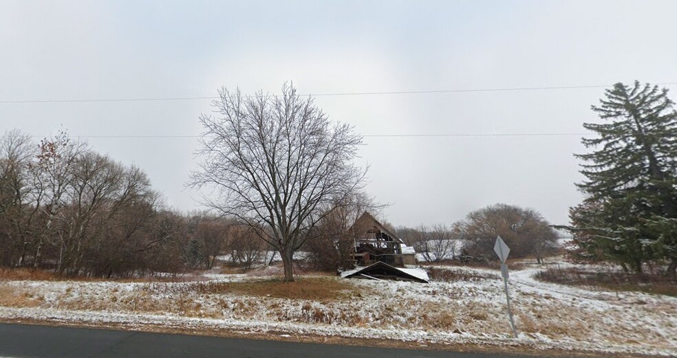 9476 Stacy Trl, Chisago City, MN for sale - Primary Photo - Image 1 of 2