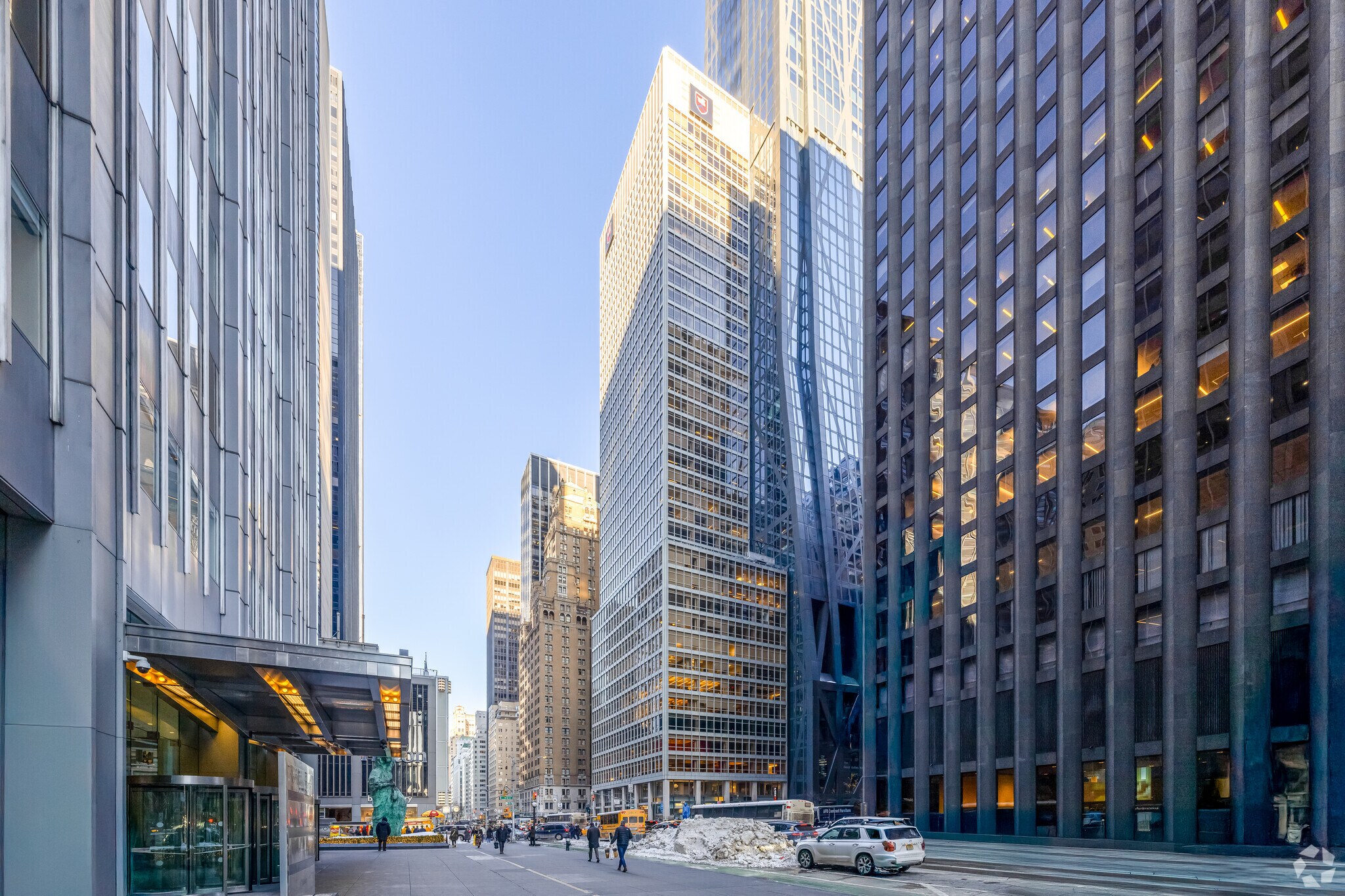 1330 Avenue of the Americas, New York, NY à louer Photo du bâtiment- Image 1 de 24