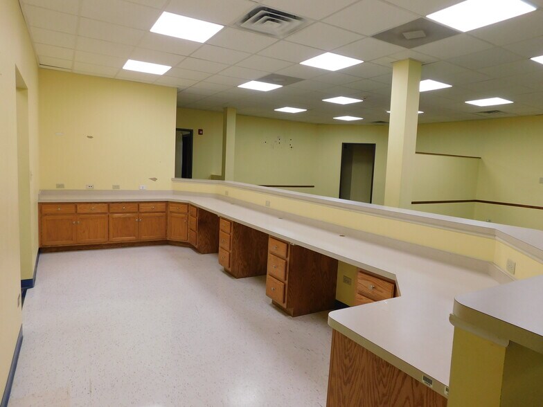 700 W Jefferson St, Shorewood, IL for sale - Interior Photo - Image 3 of 10