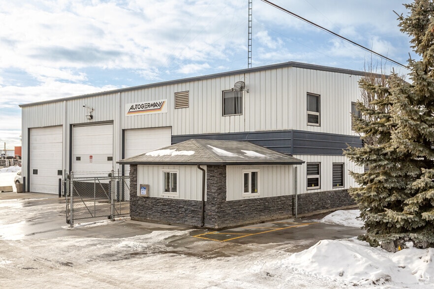 15227 119th Ave NW, Edmonton, AB for sale - Primary Photo - Image 1 of 1