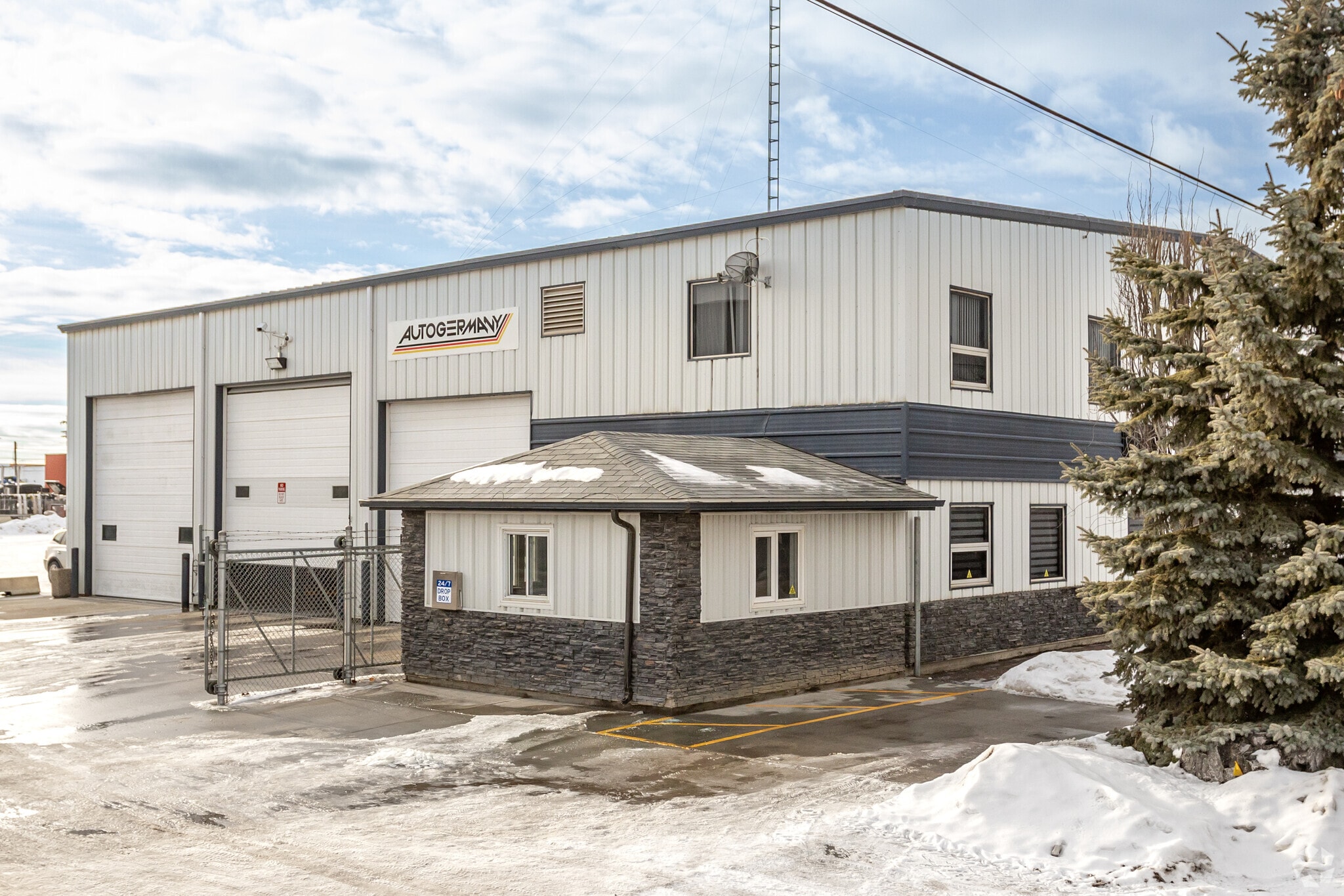 15227 119th Ave NW, Edmonton, AB for sale Primary Photo- Image 1 of 1