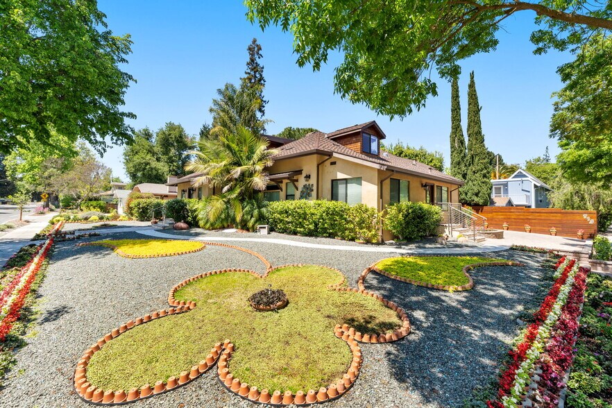 251 Middlefield Rd, Palo Alto, CA à vendre - Photo du bâtiment - Image 2 de 127