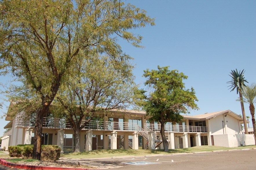 201 E Southern Ave, Tempe, AZ à louer - Photo du bâtiment - Image 2 de 30