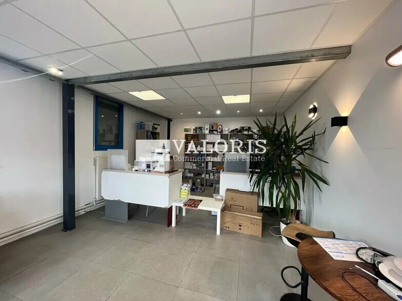 Flex in Saint-Priest for sale - Building Photo - Image 2 of 12