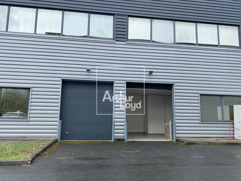 Flex in Lieusaint for lease - Building Photo - Image 2 of 11