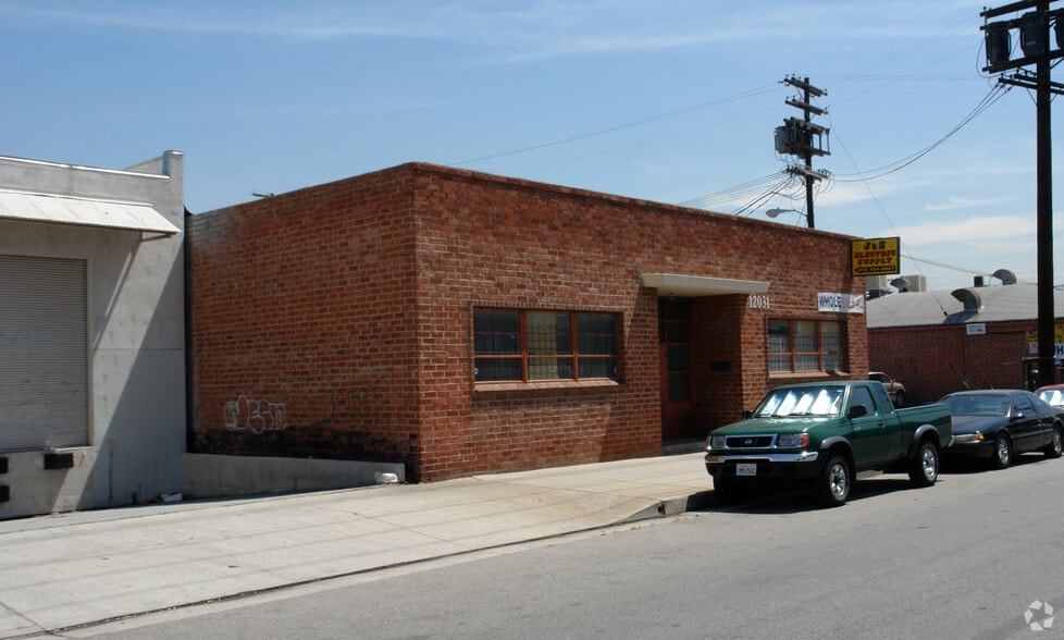 12023-12031 Vose St, North Hollywood, CA for lease - Building Photo - Image 3 of 4
